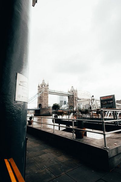 London by Hello Pompoyo