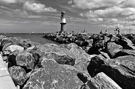 Hanse Sail sur la mer Baltique à Warnemünde - monochrome sur Silva Wischeropp