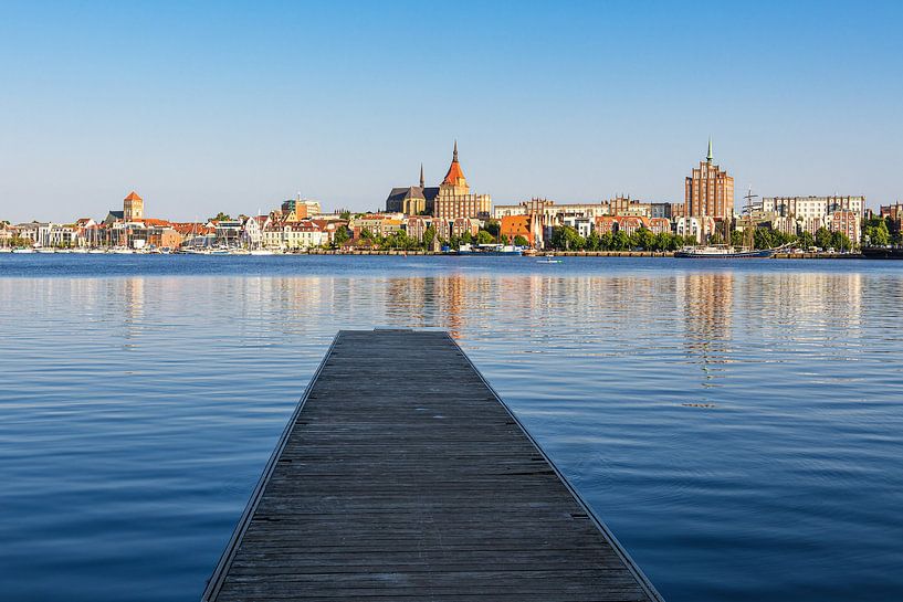 Blick über die Warnow auf die Hansestadt Rostock von Rico Ködder