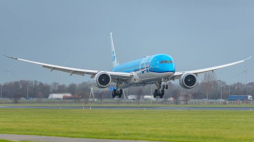 Landing KLM Boeing 787-10 Dreamliner. by Jaap van den Berg