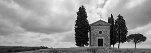 Toscane monochrome au format 6x17, Cappella Madonna di Vitaleta sur Teun Ruijters