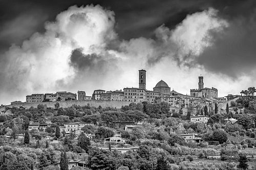 Volterra in Toscane in Italië in zwart-wit