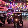 Rickshaw à la recherche de passagers dans le quartier français de Phnom Penh, Cambodge sur Vicente M
