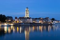 Deventer aan de IJssel tijdens het blauwe uur van Berly Damman thumbnail