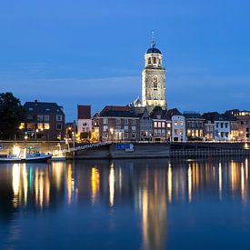 Deventer aan de IJssel tijdens het blauwe uur van Berly Damman