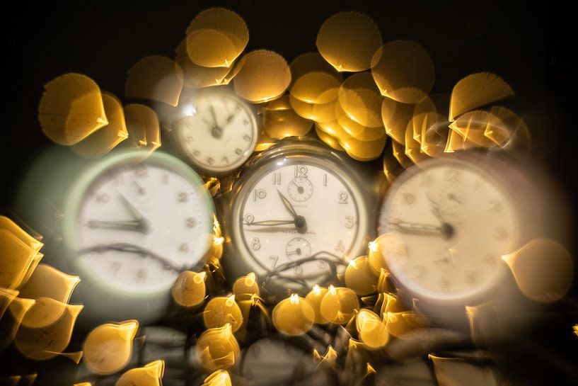 Zwevend tussen licht en tijd van Gerry van Roosmalen