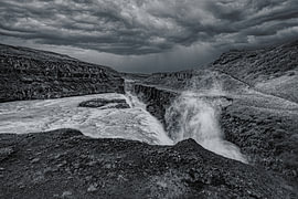 Die rechtwinklige Kurve des Gullfoss von Peter Heins
