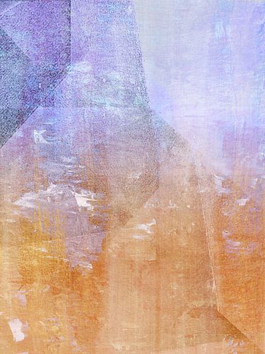 De zon zakt achter de bergen