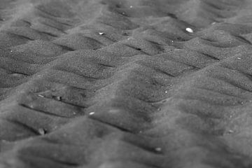 Zandstructuren op het Zeeuwse strand.2 van Daniëlle Eibrink Jansen