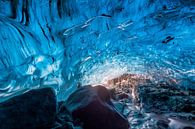 Eishöhle in magischem Blau  von Karla Leeftink Miniaturansicht