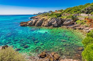 Vue idyllique du bord de mer à Cala Rajada sur l'île de Majorque, Espagne Mer Méditerranée