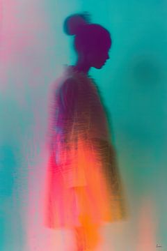 Mysterieus vrouwelijk silhouet met neon kleurige details van Lauri Creates
