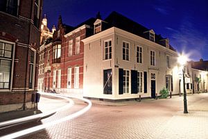 Clarastraat van 's-Hertogenbosch avonds tijdens het blauwe uur von Jasper van de Gein Photography