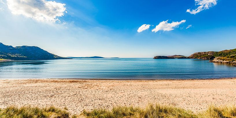 Strand Gruinard Bay an der Westküste in Schottland von Werner Dieterich
