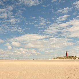 Cocksdorp Beach on Texel with the lighthouse by Caroline Drijber Guérain