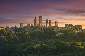 Die Türme von San Gimignano bei Sonnenuntergang. Italien von Stefano Orazzini