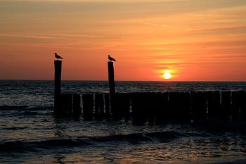 Zonsondergang aan zee
