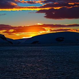 Zonsondergang op Antartica van Jânio Tjoe-Awie
