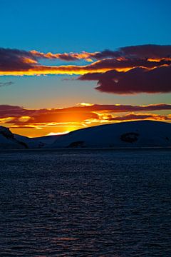 Zonsondergang op Antartica van Jânio Tjoe-Awie