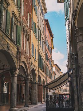 Gekleurde huisjes in Pisa, Italië van Lizet Wesselman