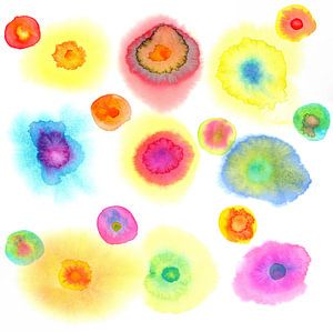 Des points colorés flottent
