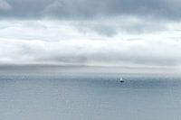 Lucht en zee en lucht en zee en zeilbootje