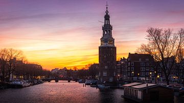 Die Montelbaanstoren in Amsterdam während des Sonnenuntergangs