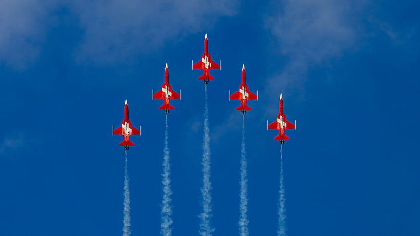 Patrouille de Suisse in sehr enger Formation von Harm-Jan Martens