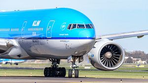 Taxiing KLM Boeing 777-200. by Jaap van den Berg