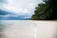 Thailand, witte strand khao lak van Lindy Schenk-Smit thumbnail