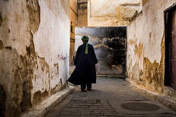 Moroccan man in Fez by Paula Romein