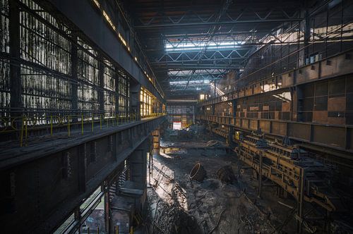 Een oude verlaten staalfabriek in België