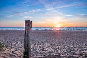 Zonsondergang op het strand bij Wassenaar van Arthur Scheltes