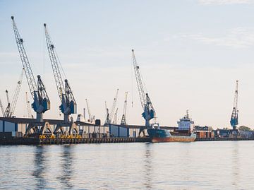 Aan de kade van de Waalhaven van scheepskijkerhavenfotografie