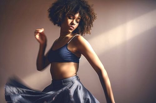 Jonge vrouw rock'n'roll dansend