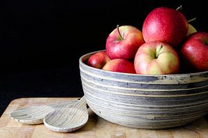 Stilleven appels in schaal van Loes Valckx