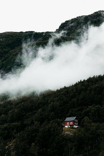 Nordische minimalistische Berglandschaft