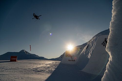 Skifahrer und Sonnenuntergang