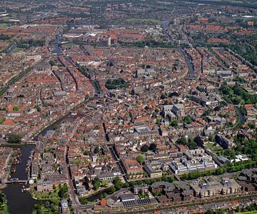 1988: Historische luchtfoto van de stad Leiden van Frans Rombout