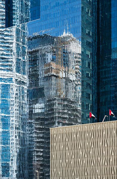 Dubai, gebouwen gespiegeld van Inge van den Brande