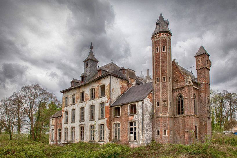 Verlaten kasteel in België van Elly Damen