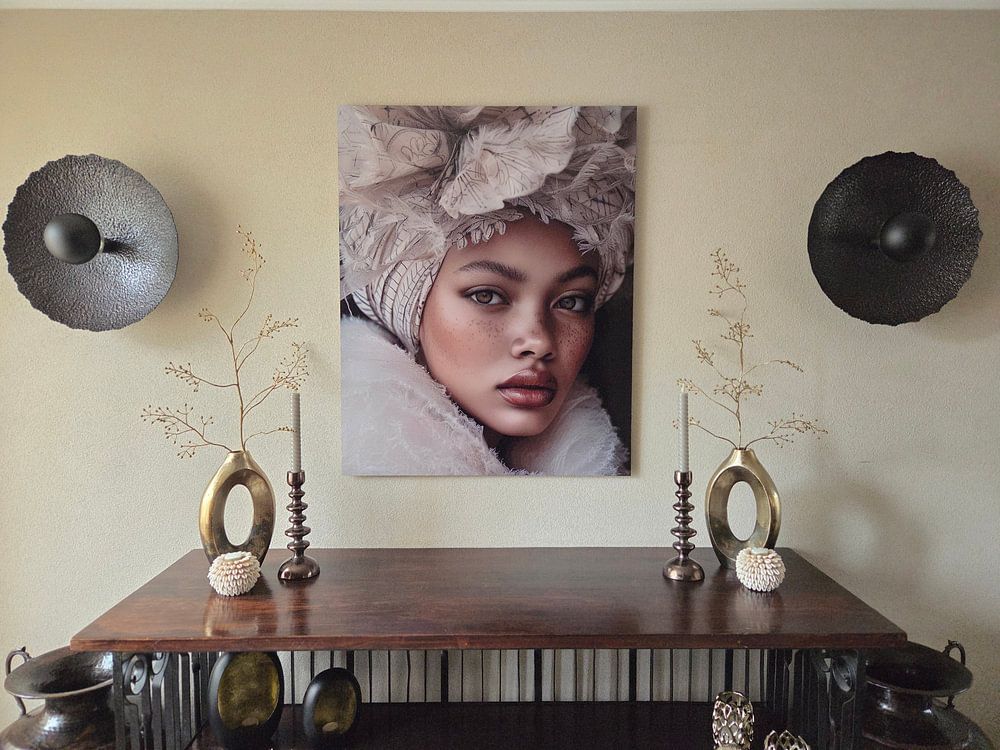 Modernes Porträt in Beige- und Taupe-Tönen  von Carla Van Iersel 