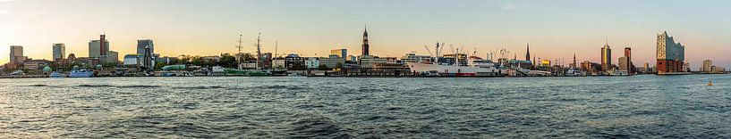 Hamburg City Skyline - full panorama from the Landungsbrücken to the Elbphilharmonie at sunset by Frank Herrmann