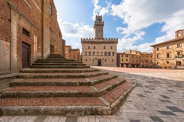 Piazza Grande und Palazzo Comunale von Montepulciano von Stefano Orazzini