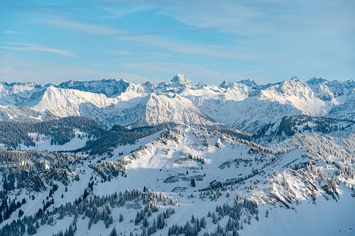 Winteruitzicht op de Hochvogel en de Allgäuer Alpen