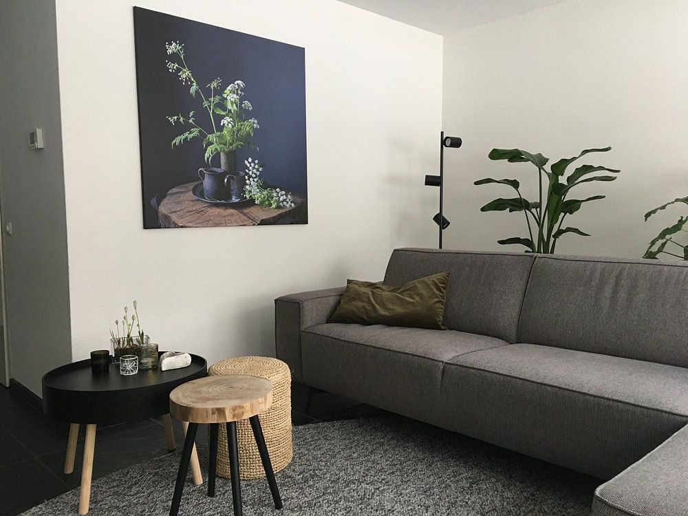 Nature morte au persil de vache et à l'étain sur bois [carré].  par Affect Fotografie 