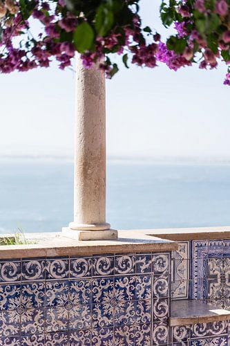Kleurrijk Uitzichtpunt in Lissabon van Xulé Bogers