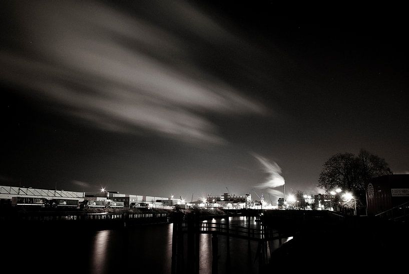 Port of Hamburg by night by Norbert Sülzner
