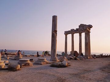 Apollo tempel tijdens zonsondergang II van Jeroen de Vries