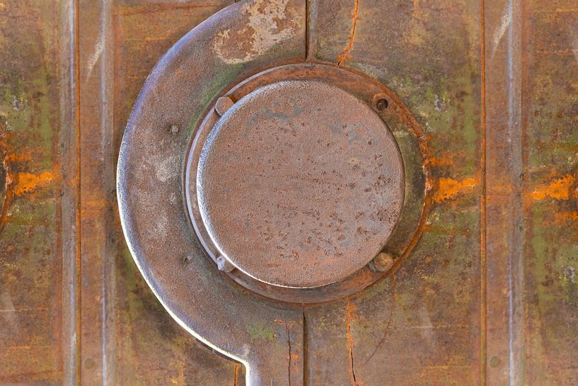 Urban wall - metallic circle by -BLOOS-